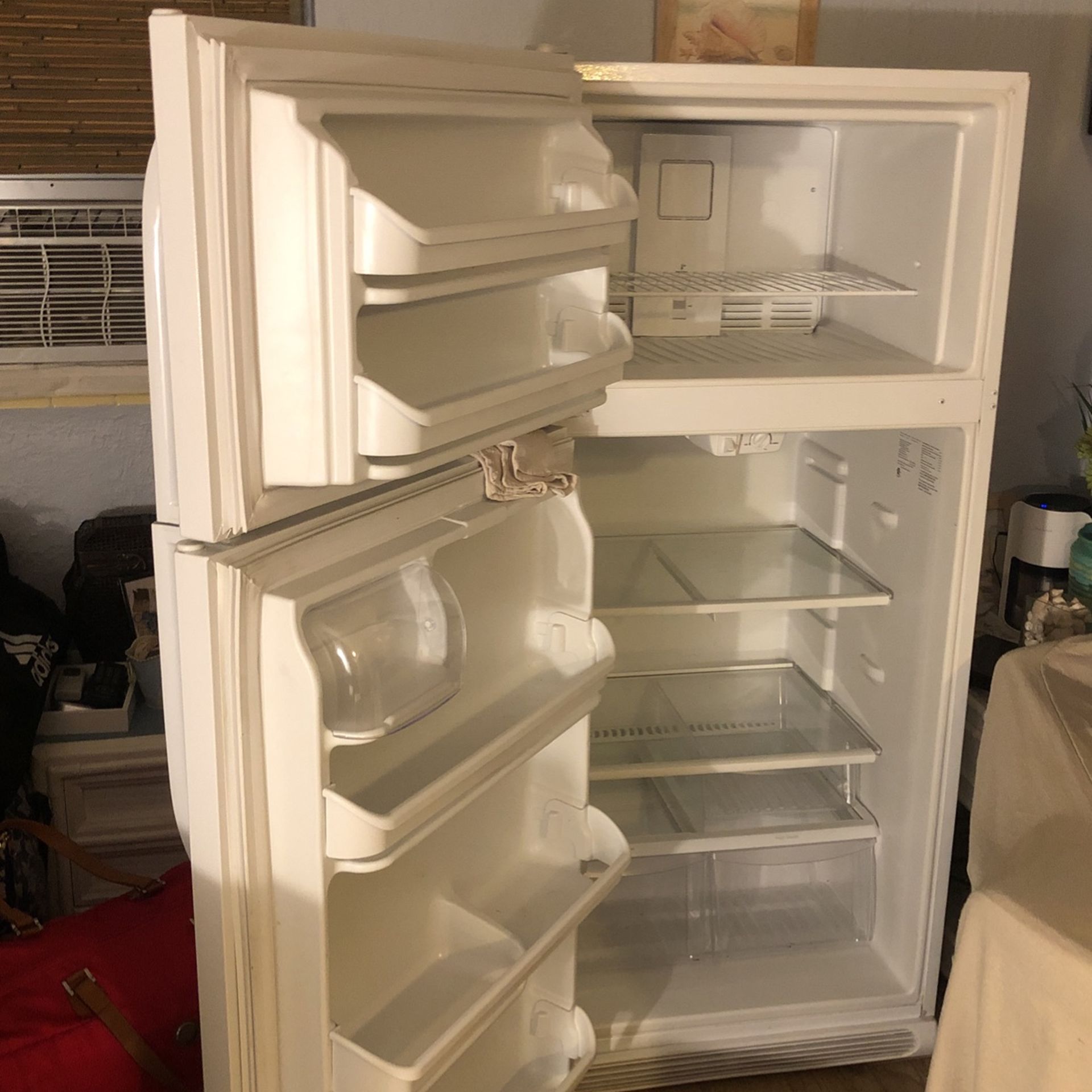 Frigidaire 18 CU.Ft. Top Freezer Refrigerator Model FFTR1821QW9B