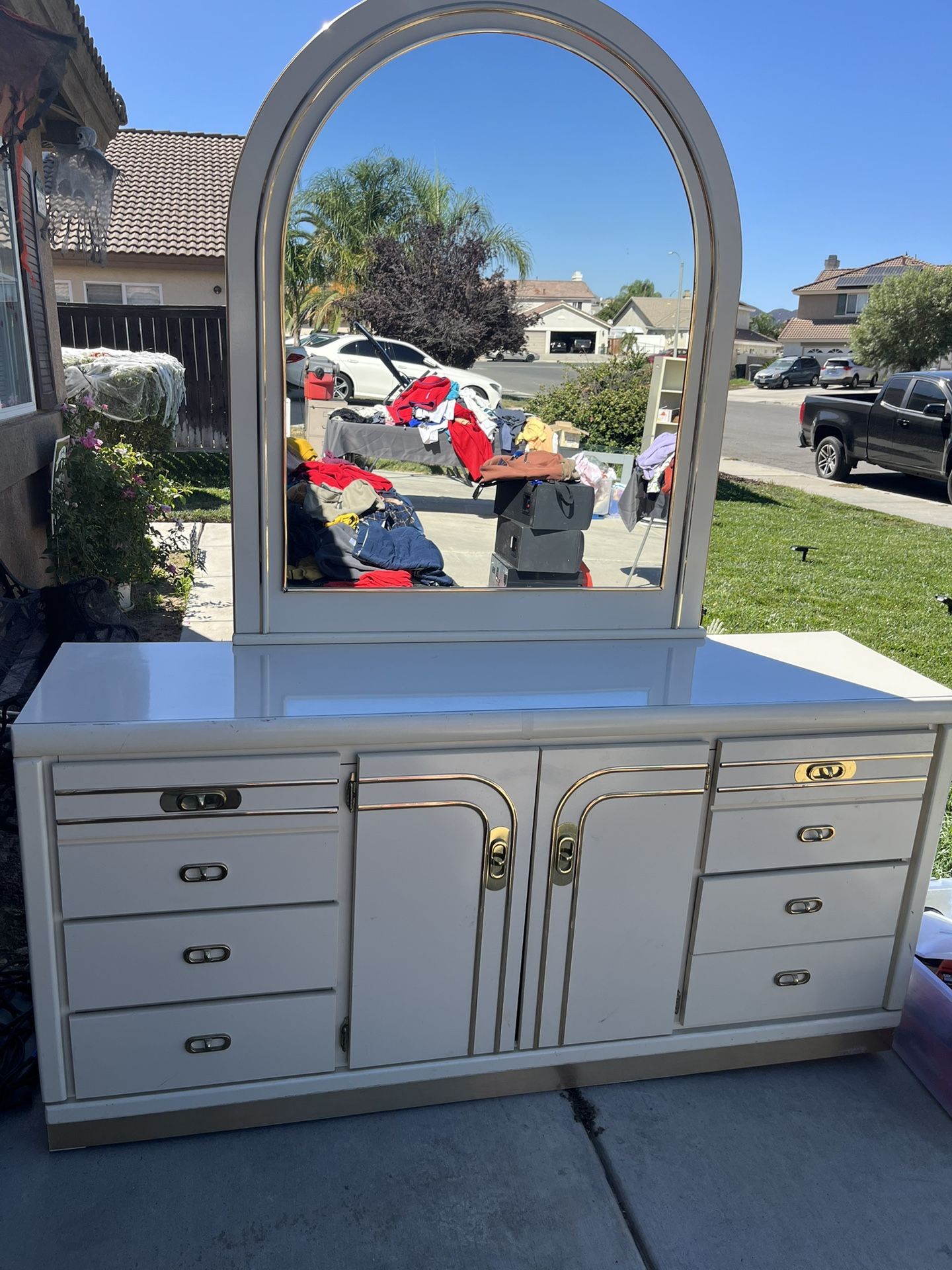 Dresser With Mirror