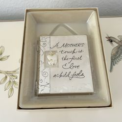 Hallmark 2003 Hanging Photo Keepsake “A Mother's Touch” Booklet - Baby Shower/Mother’s Day