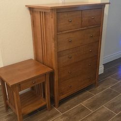 6 Drawer Dresser & Matching End Table $110