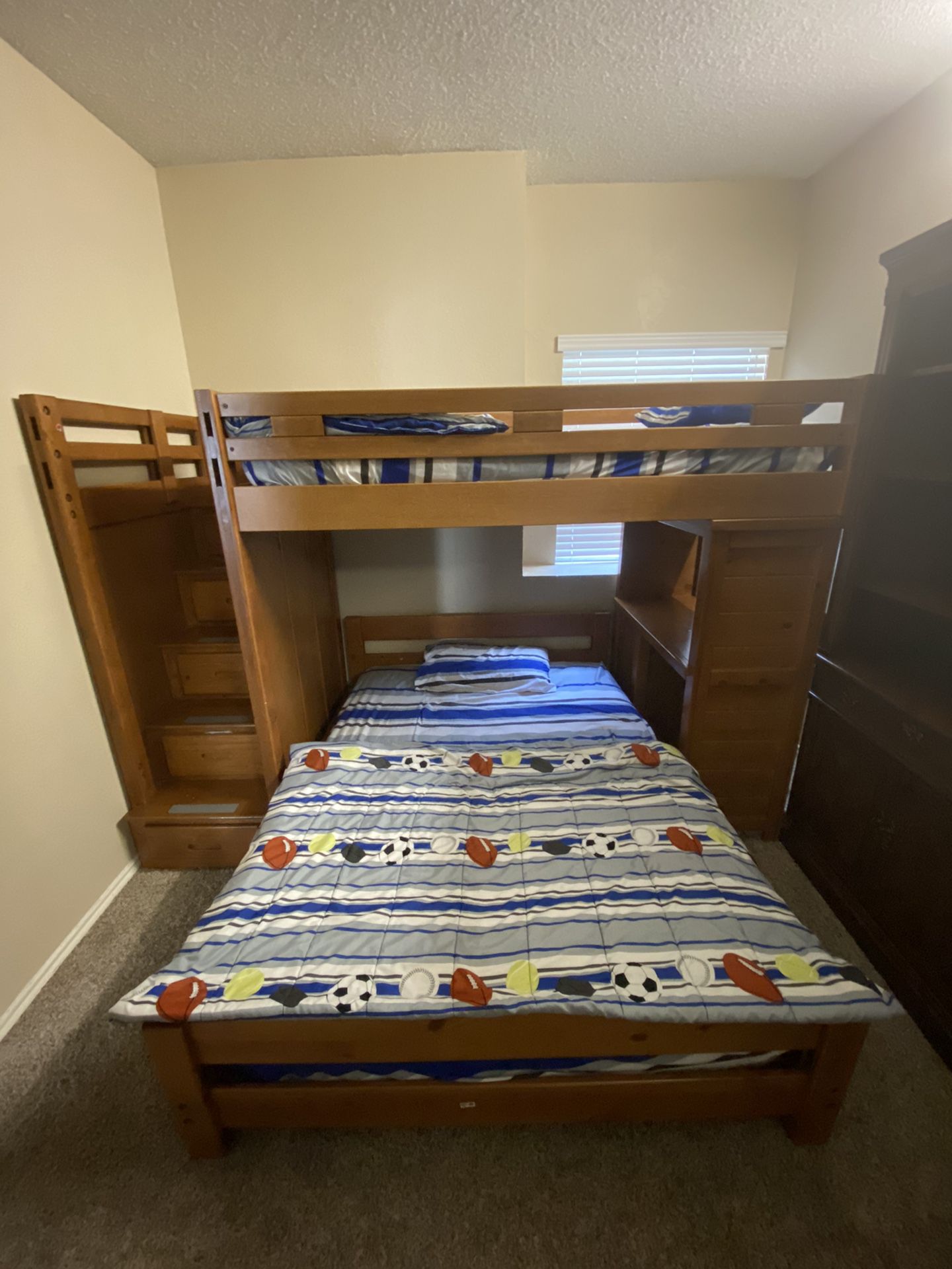 Wooden Bunkbed Room to go