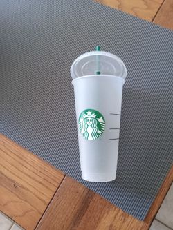 Starbucks cups /
Plastic cups/ Reusable cups