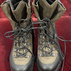 NWOT Belstaff - Mountain Rubber-Trimmed Nubuck & Leather Boots Womens Size 8.5 Unisex