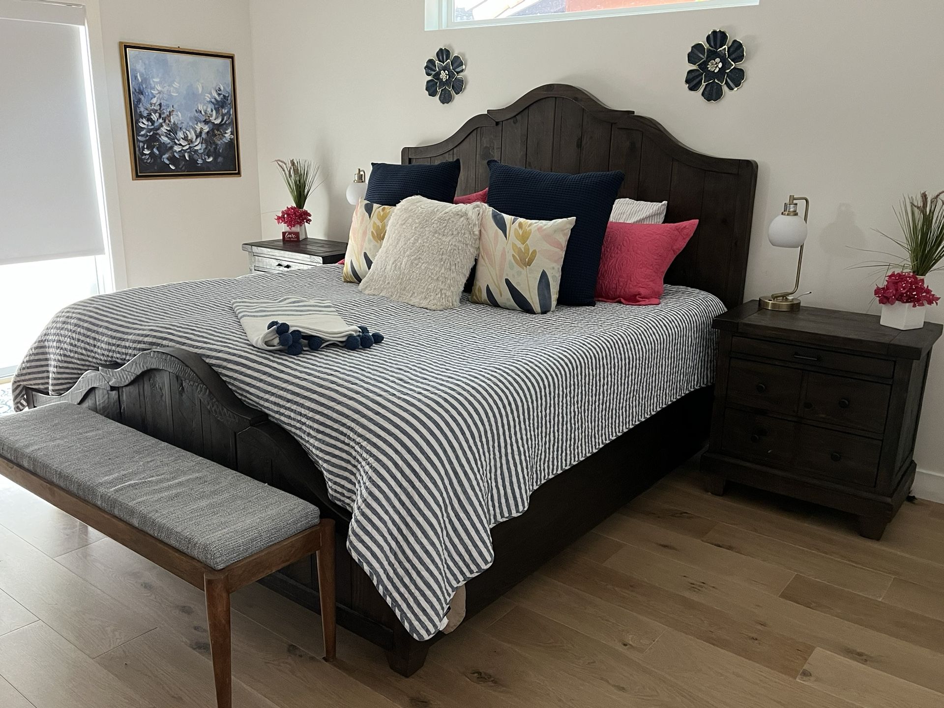 Magnussen Home 5 Piece Wood Bedroom Set