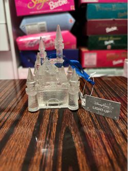 WALT DISNEY WORLD CINDERELLA CASTLE MAGIC KINGDOM LIGHT-UP CHRISTMAS ORNAMENT