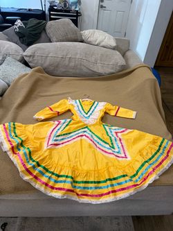 Mexican Jalisco Style Folklorico Dance Dress Yellow Size 4