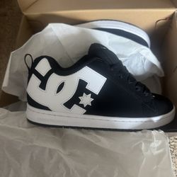 DC SHOES SIZE 9