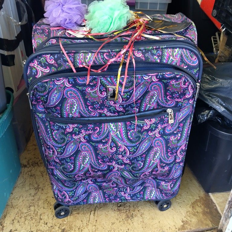 London Fog Rolling Suitcases