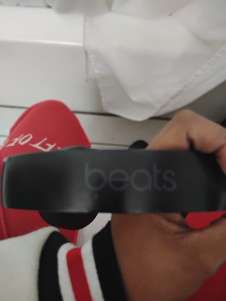 BEATS (Electronics)Q