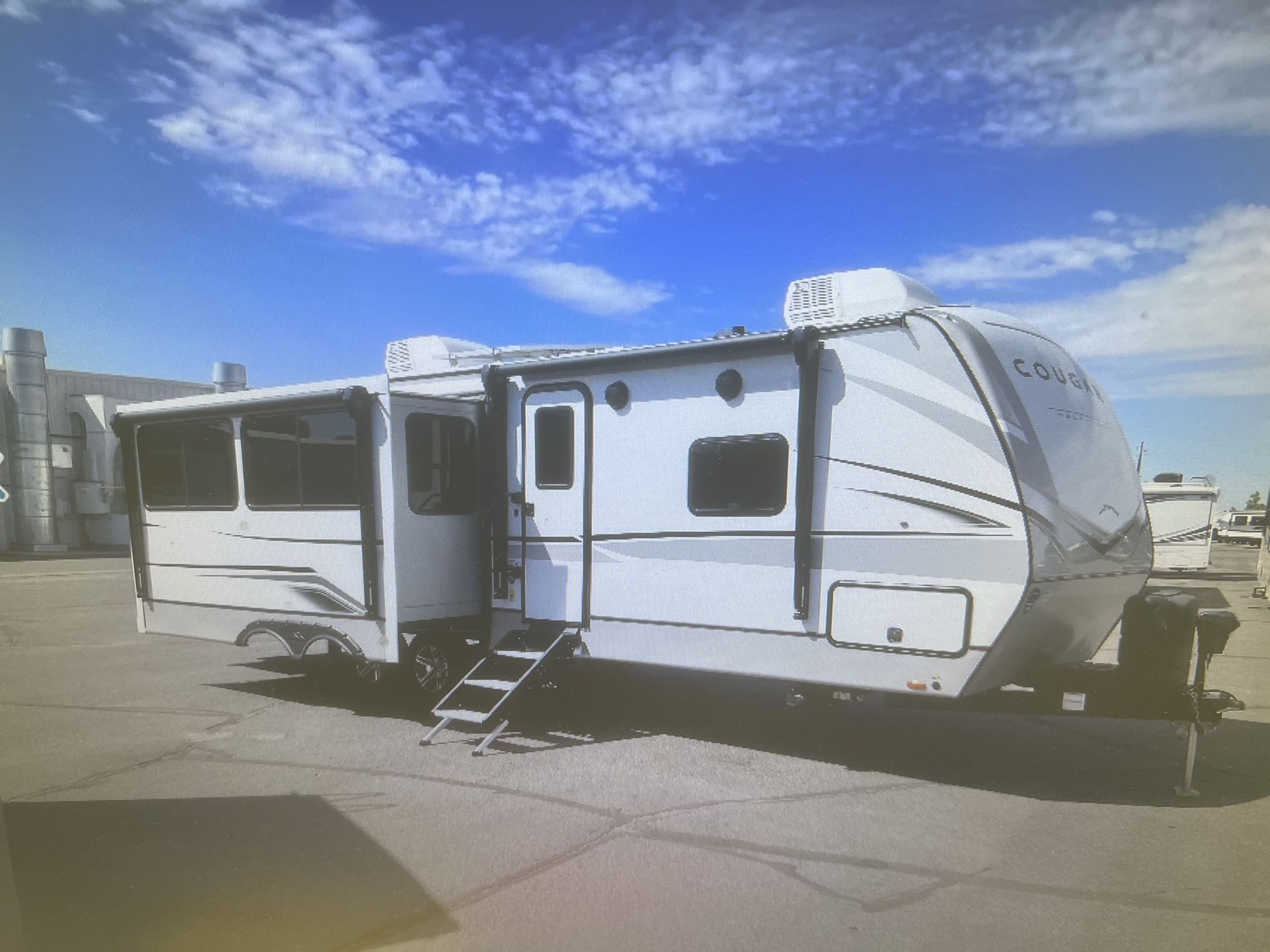 2023 COUGAR 29RLSWE