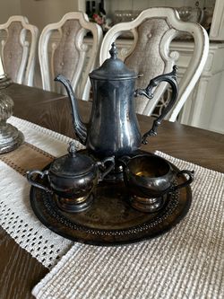 VINTAGE WM ROGERS silver plated, coffee/teapot with creamer and sugar and tray