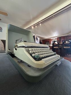 Olympia SM-5 Typewriter
