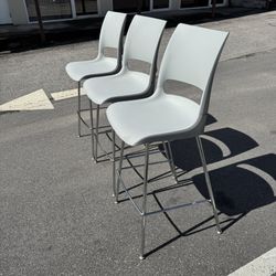 3 Matching KI Doni Stools – Office, Lounge, or Café Use Designer Bar Stools