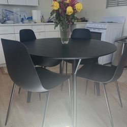Kitchen table & Chairs 