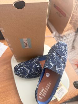 Tom’s Shoes Size 5.5 women’s