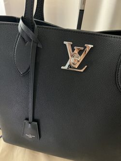 Louis Vuitton Lockme Noir - MM Size