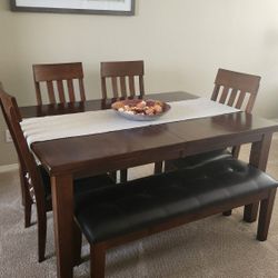 Solid Wood Dining Table & Chairs With Built In Extension 