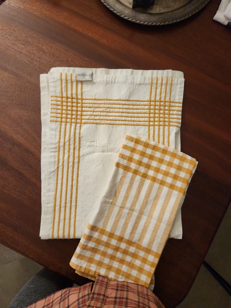 Target Hearth And Hand Magnolia Table Runner And Kitchen Towel for Sale in Shoreline, WA OfferUp