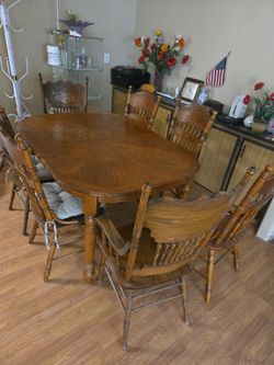 Table 7 chairs