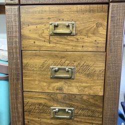 Wood Night Stand / Mesa Para Lampara