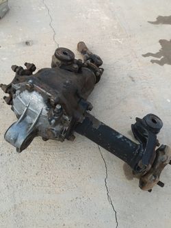 89-94 Toyota pickup front axle assy.