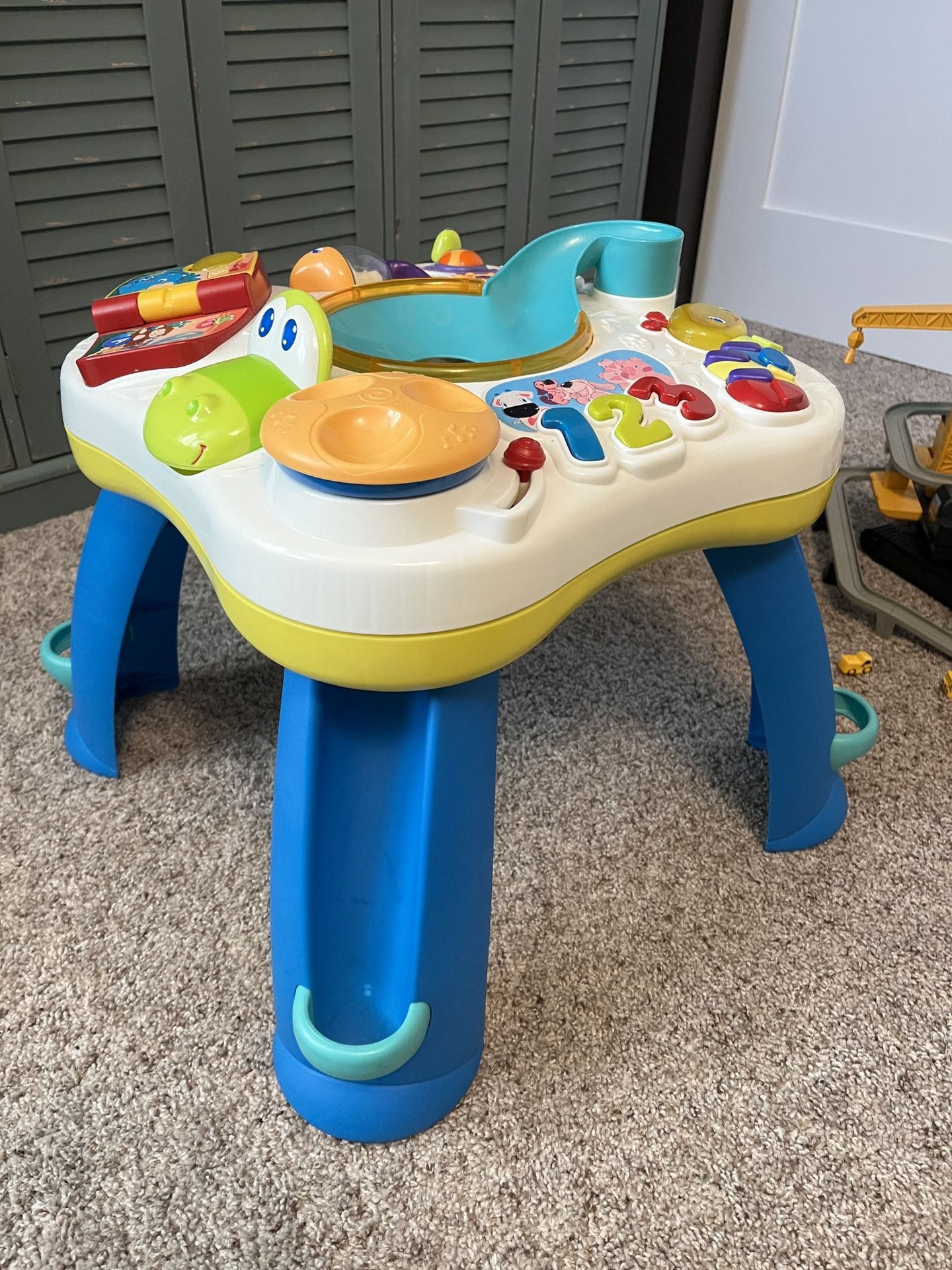 Bright Starts Having a Ball Get Rolling Activity Table