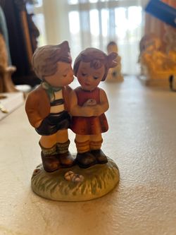 Hummel "Kiss Me" (HUM 311) Figurine