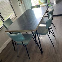 Vintage Table With 6 chairs