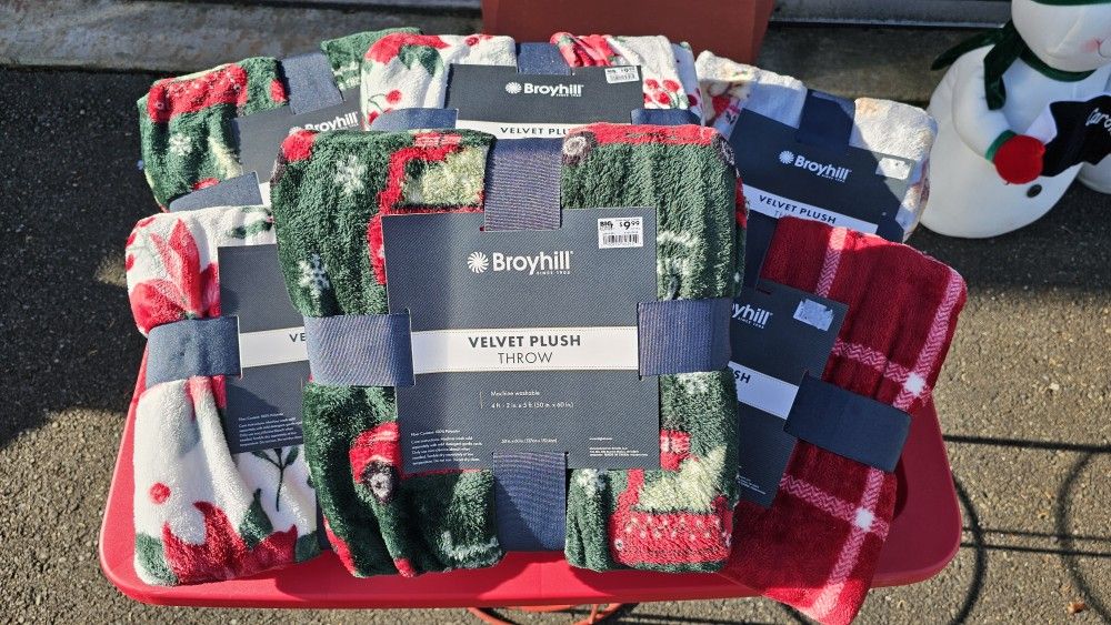 Broyhill Christmas Velvet Blankets
