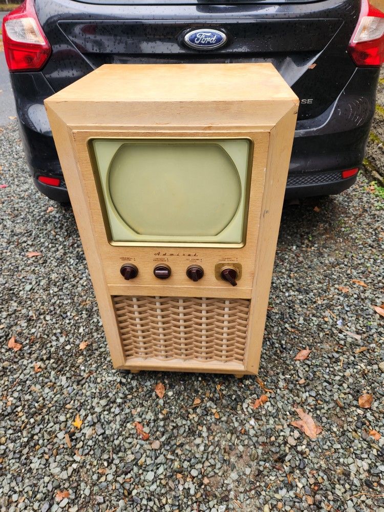 1940s 50s vintage TV MCM blonde finish admiral TV console mid-century 20X147 modern basket weave
This is a cool and rare TV from the late '40s '50s