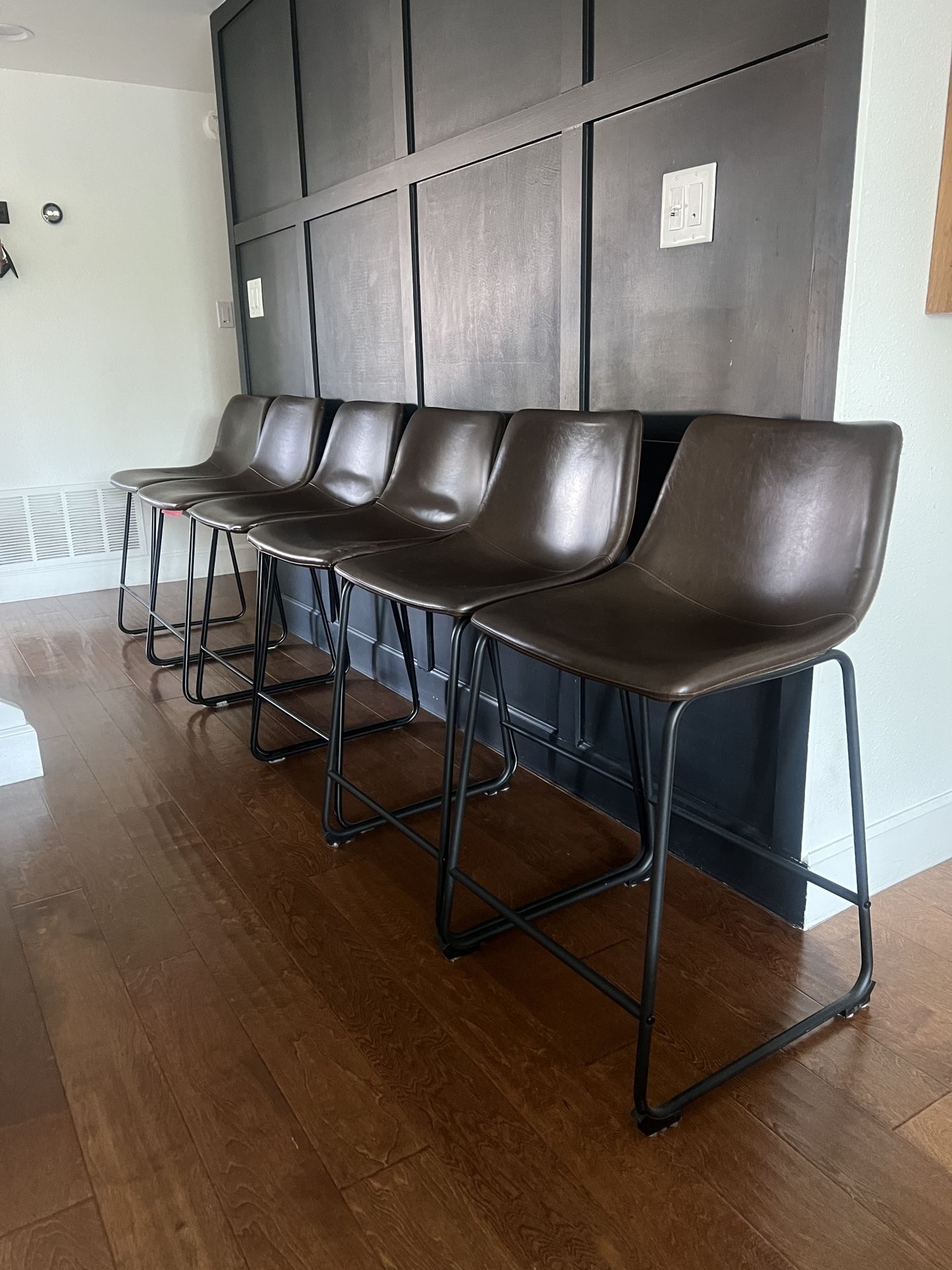 Bar Stool / Chair - Like New