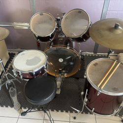Yamaha Complete Drum Set Used 