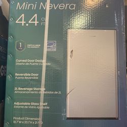 Hisense Mini Fridge 