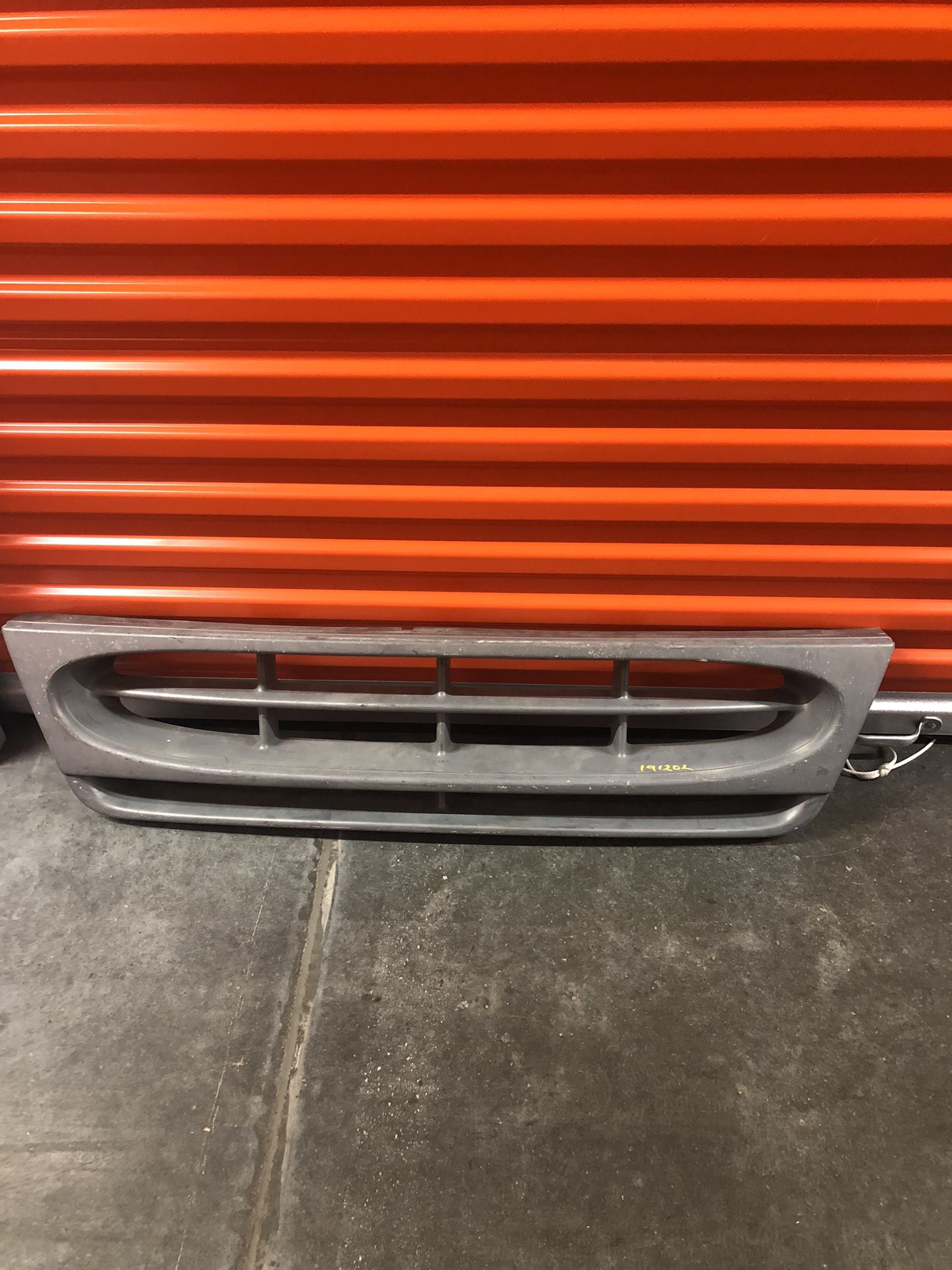1999 Ford E250 Van Grill and Headlight Housing