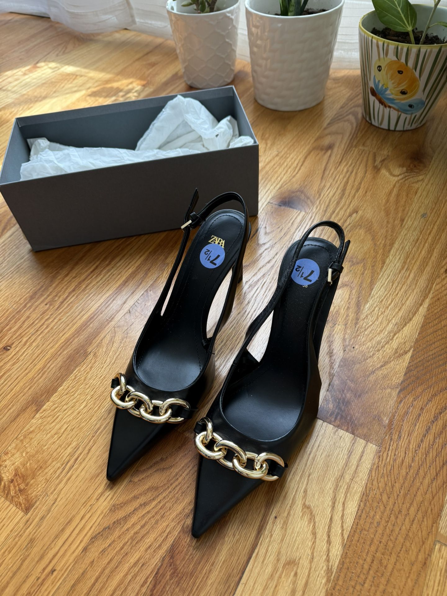 Zara Women’s Black Shoes Size 7.5