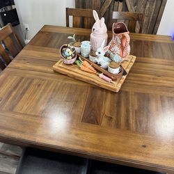 Ktchen Table with 8 chairs