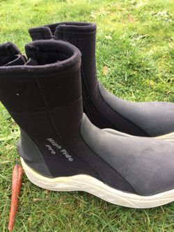 Medium high tide pro dive boots