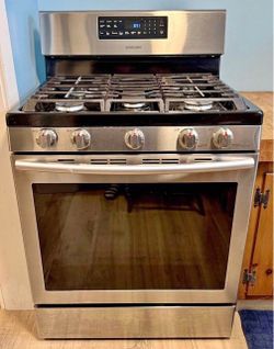 Samsung Stainless Steel Gas Range - 5 Burners + Oven