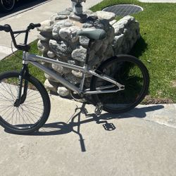 SE Floval Flyer 24” BMX Bike