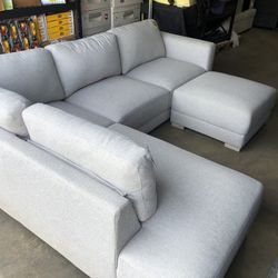 NEW Floor Model 3 Piece Synergy Home Furnishings Lt Grey Fabric Sectional Sofa Couch w/ Ottoman