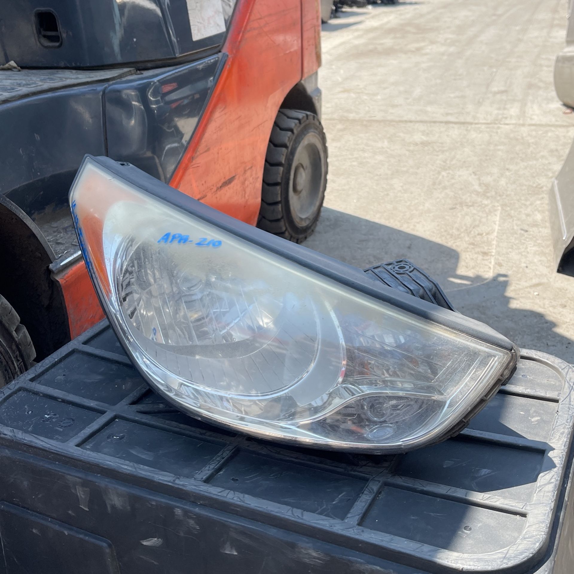 2010-2013 Hyundai Tucson Headlight Rh Right Passenger Side Original