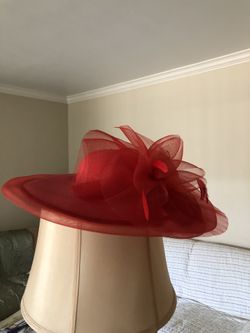 MOVING Gorgeous Hat For Elegant Lady  