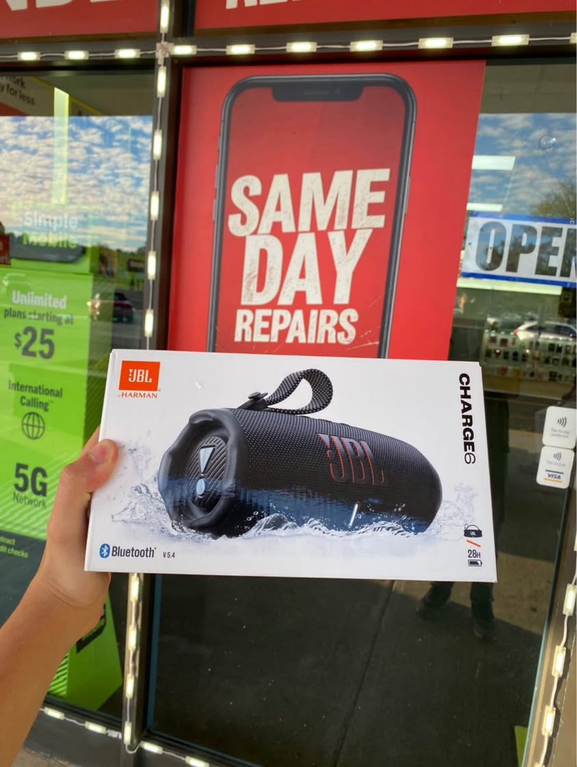 Brand new JBL Charge 6 speaker (wireless/bluetooth)