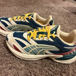 BRAND NEW PUMA Velophasis Underdogs Size 9