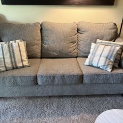 Full Size Couch With Pillows   Grey