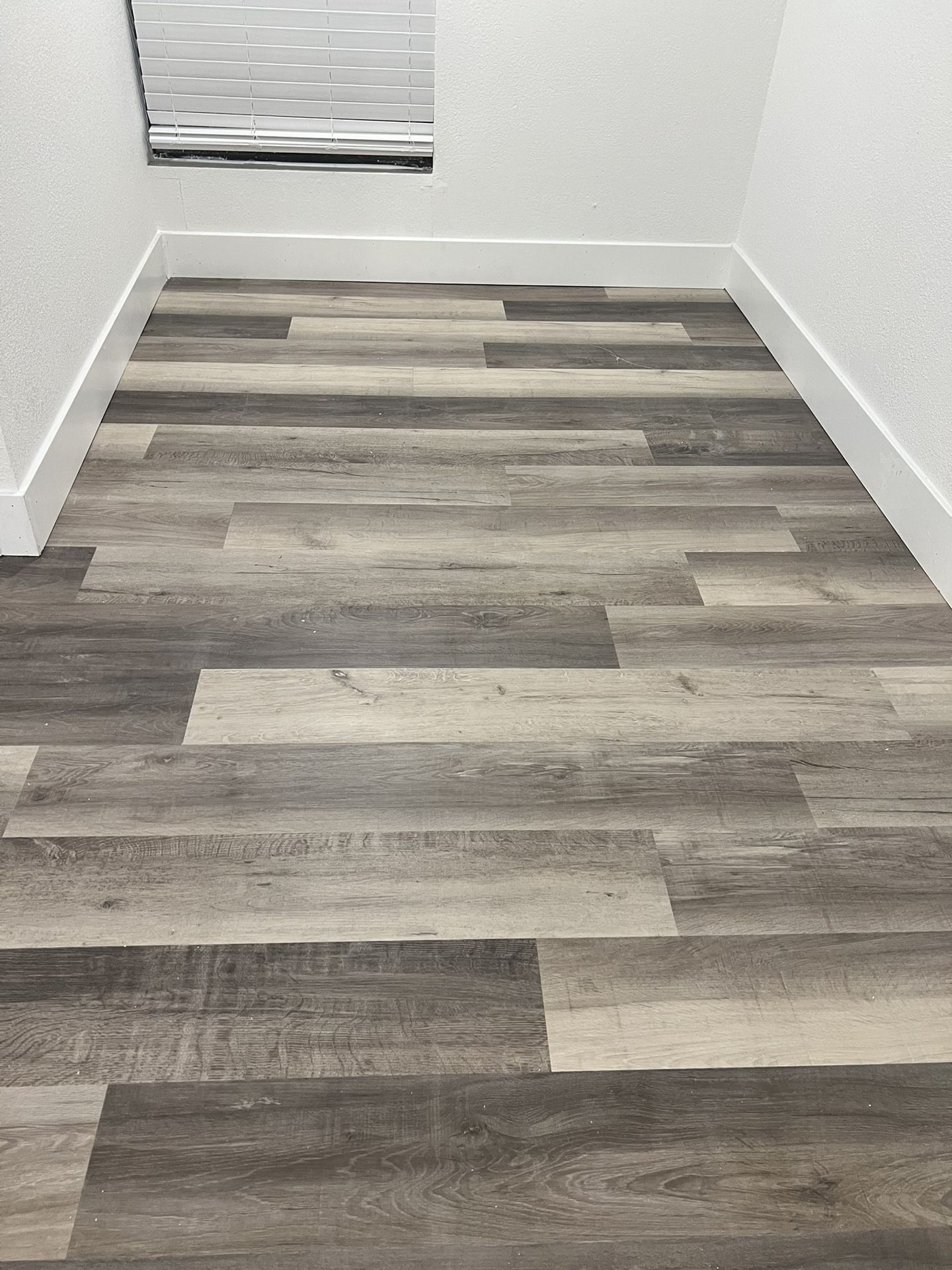 Instalamos Vinyl Plank Flooring 