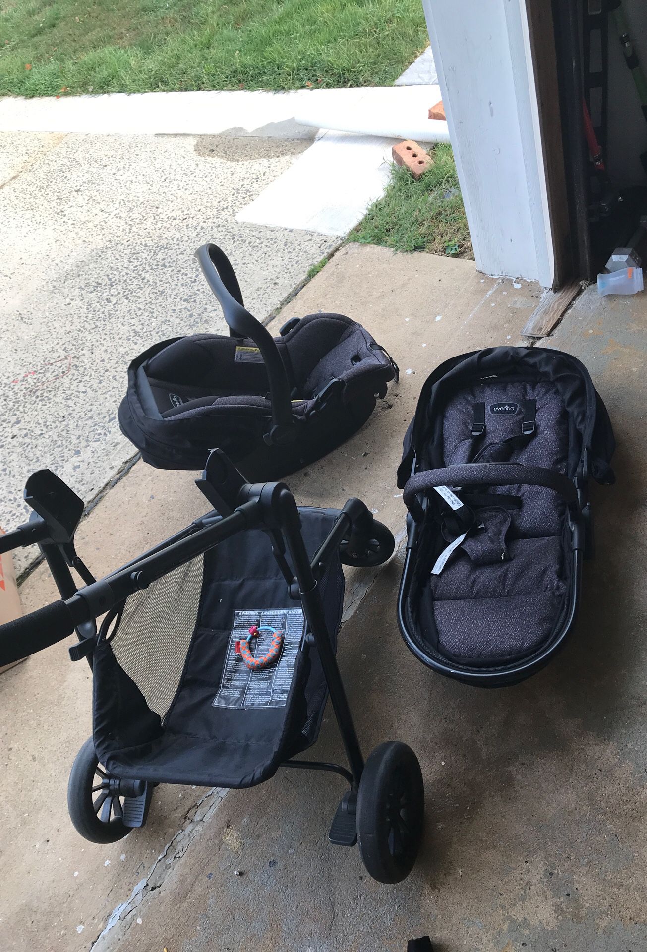 Baby car seat/stroller/bassinet combo