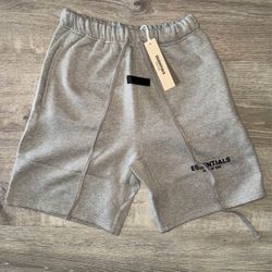 Essentials Shorts 