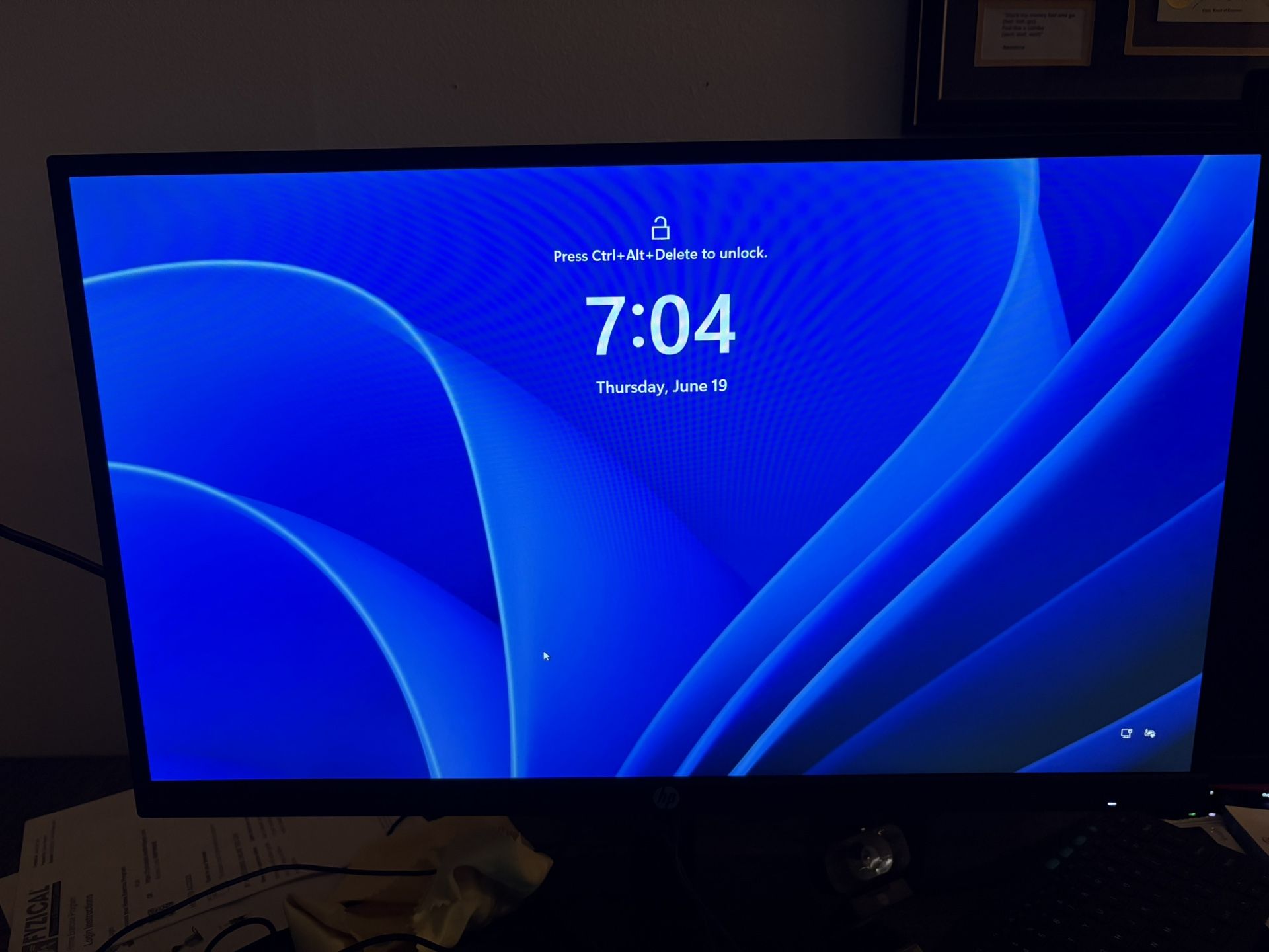 HP p27h 27 inch G4 computer monitor with swivel