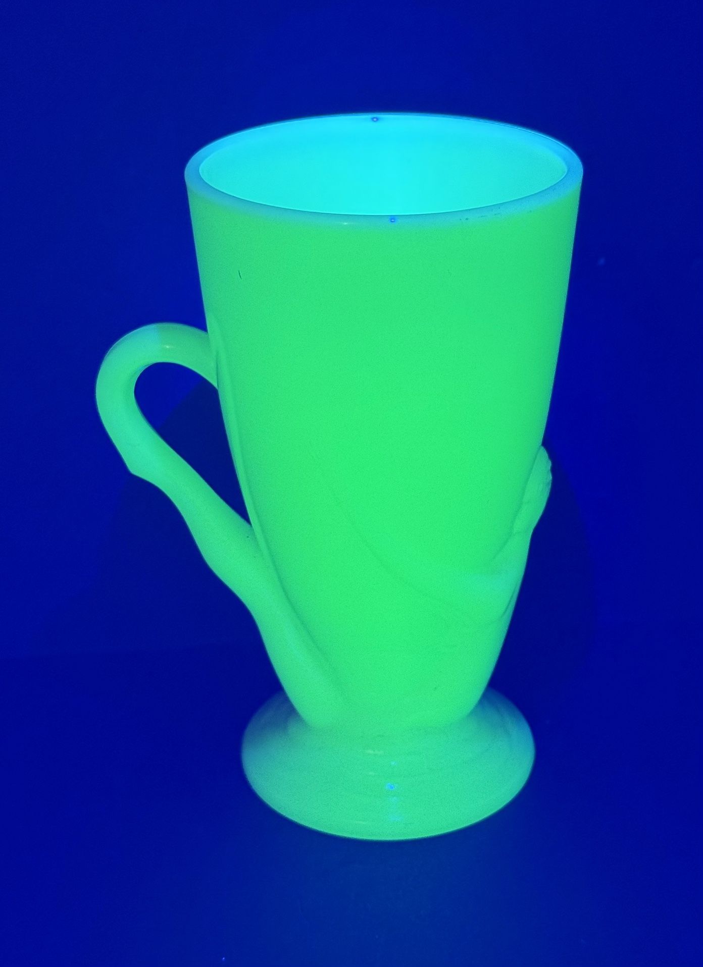 1930s Mckee Bottoms Down Mug Jadeite Uranium Glass Green Figure